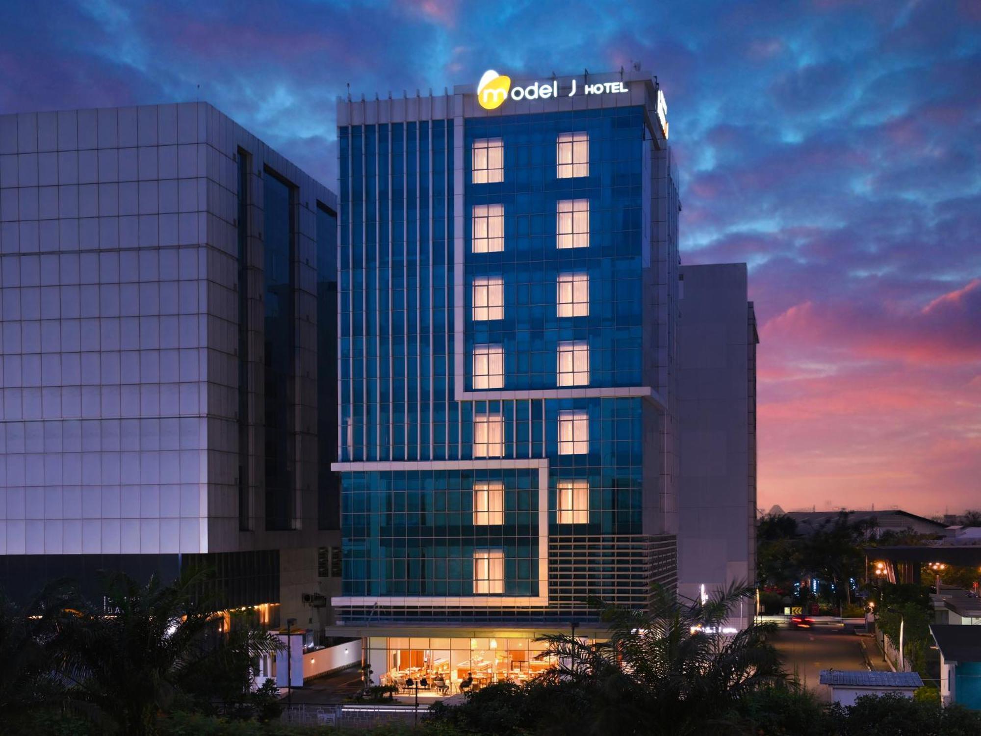 Model J Hotel Jakarta Soekarno - Hatta Airport タンゲラン エクステリア 写真