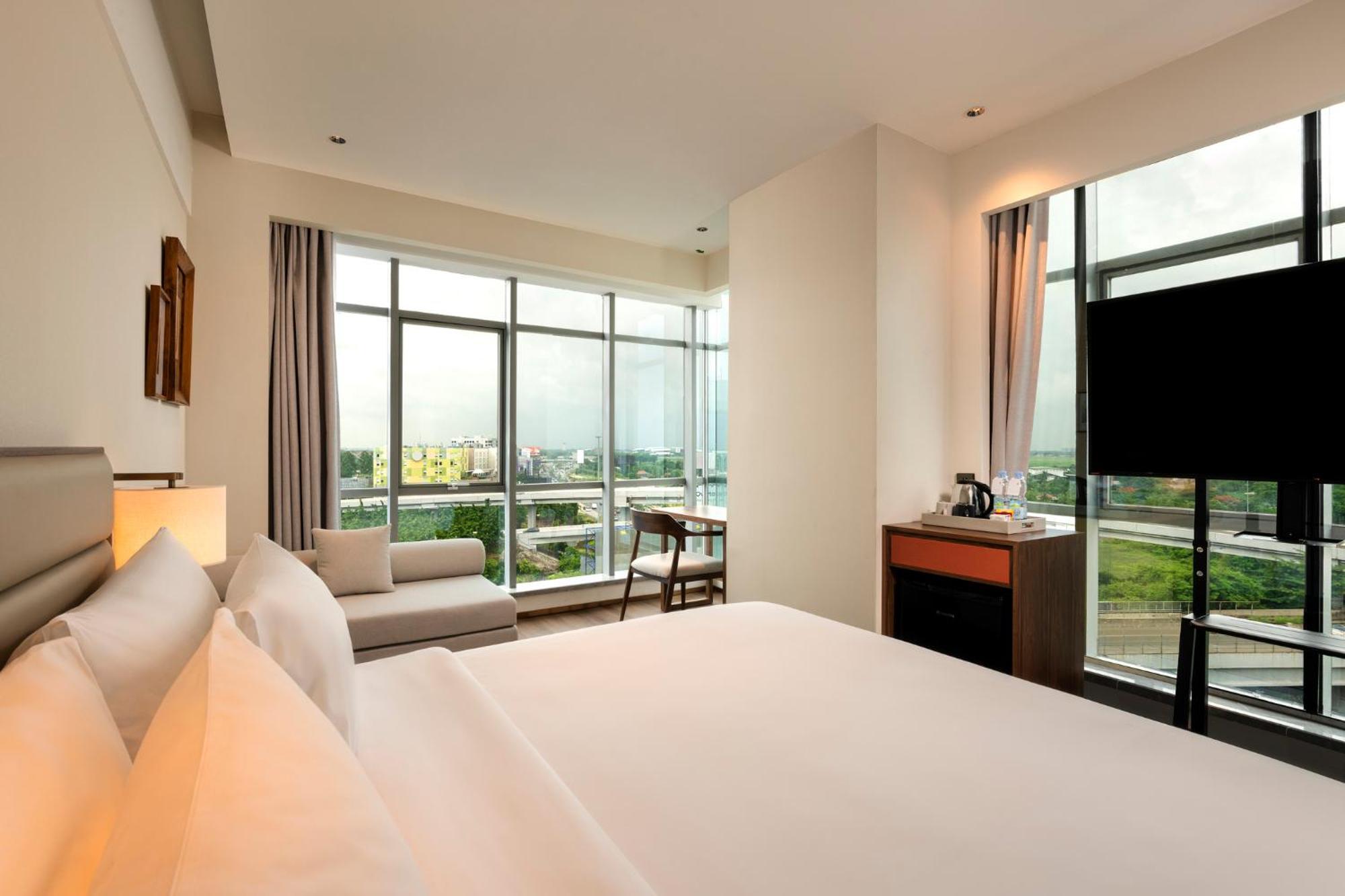 Model J Hotel Jakarta Soekarno - Hatta Airport タンゲラン エクステリア 写真