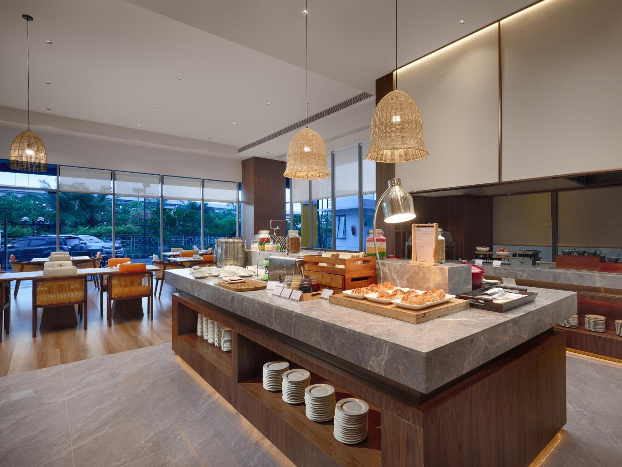 Model J Hotel Jakarta Soekarno - Hatta Airport タンゲラン エクステリア 写真